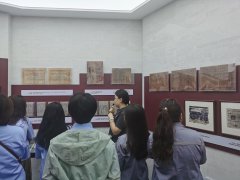 <b>走進檔案館，領(lǐng)悟獨特魅力</b>